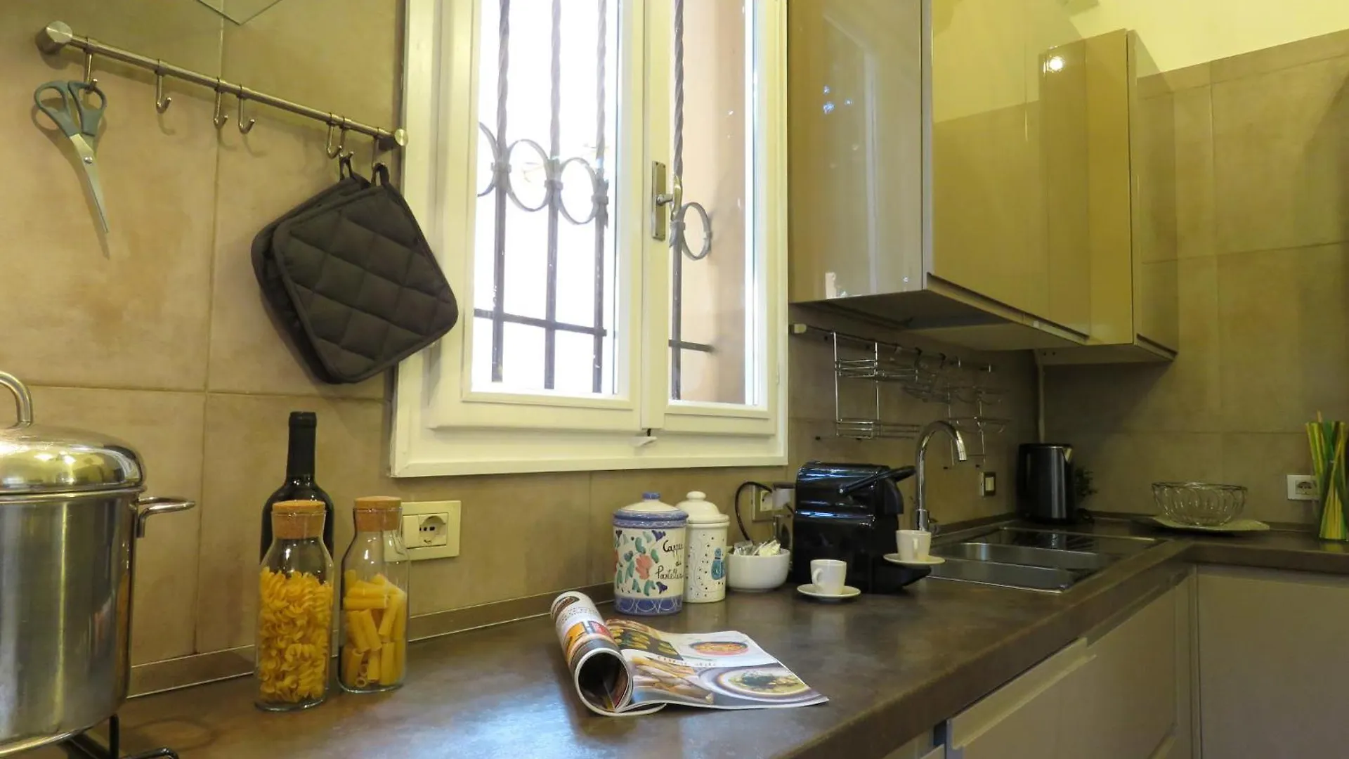 Modigliani Apartment Bologna
