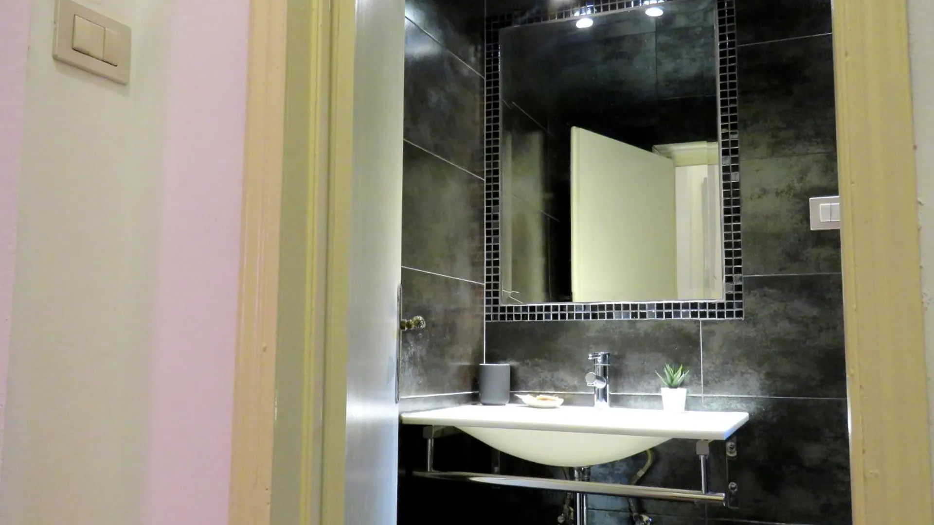 Modigliani Apartment Bologna Italy